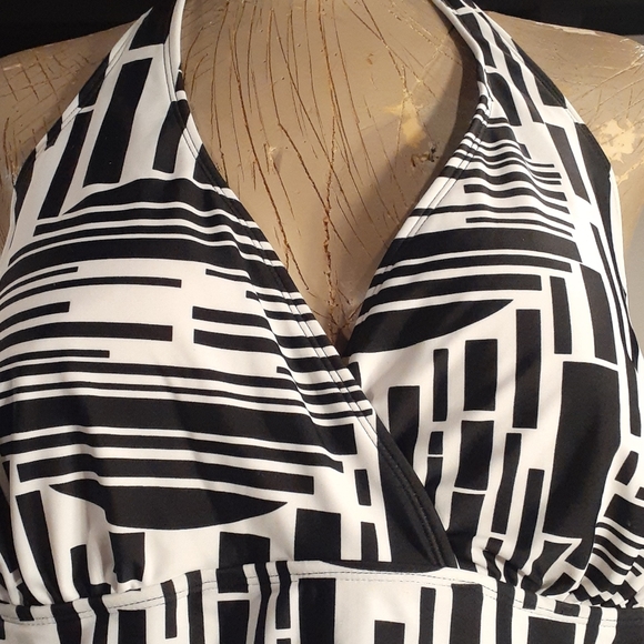 NWT  TANKINI TOP/SWIM TOP 3X  22W/24W NWT - Picture 2 of 11